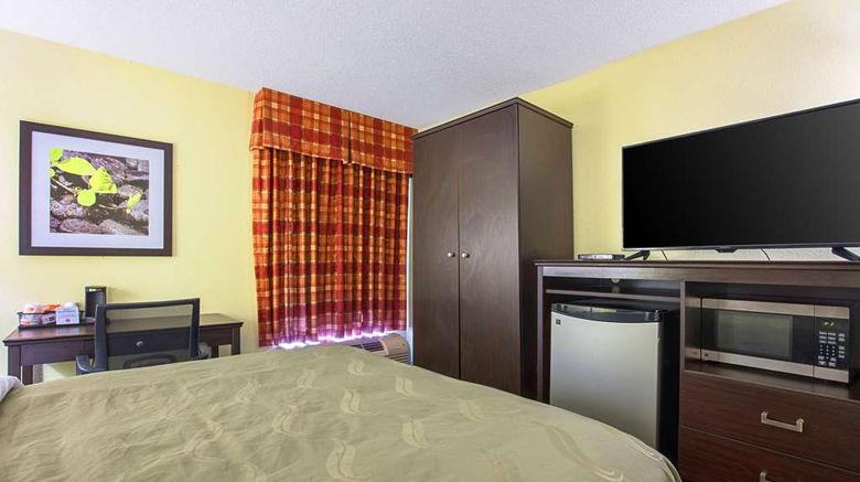 <b>Quality Inn Holly Springs Room</b>. Images powered by <a href="https://iceportal.shijigroup.com/" title="IcePortal" target="_blank">IcePortal</a>.