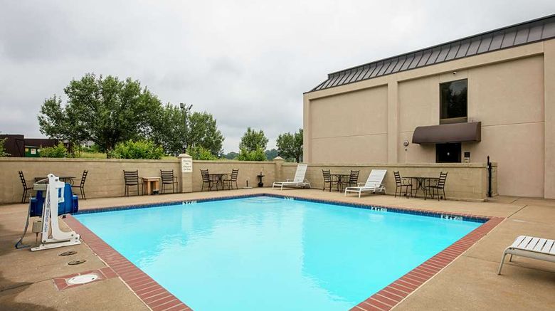 <b>Quality Inn Holly Springs Pool</b>. Images powered by <a href="https://iceportal.shijigroup.com/" title="IcePortal" target="_blank">IcePortal</a>.