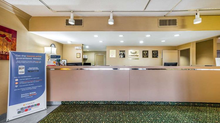 Econo Lodge Lobby