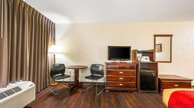 <b>Econo Lodge Room</b>. Images powered by <a href="https://iceportal.shijigroup.com/" title="IcePortal" target="_blank">IcePortal</a>.