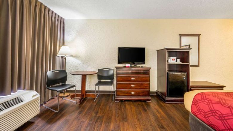 <b>Econo Lodge Room</b>. Images powered by <a href="https://iceportal.shijigroup.com/" title="IcePortal" target="_blank">IcePortal</a>.
