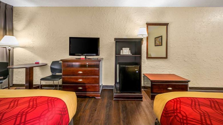 <b>Econo Lodge Room</b>. Images powered by <a href="https://iceportal.shijigroup.com/" title="IcePortal" target="_blank">IcePortal</a>.