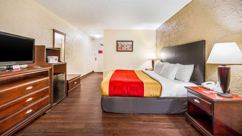 <b>Econo Lodge Room</b>. Images powered by <a href="https://iceportal.shijigroup.com/" title="IcePortal" target="_blank">IcePortal</a>.
