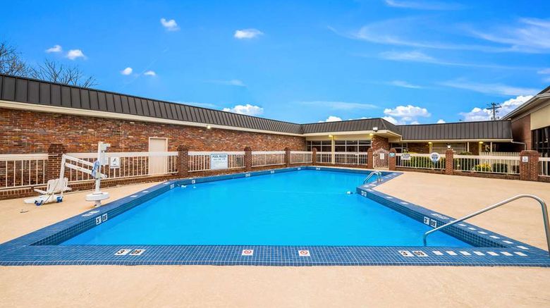<b>Econo Lodge Pool</b>. Images powered by <a href="https://iceportal.shijigroup.com/" title="IcePortal" target="_blank">IcePortal</a>.