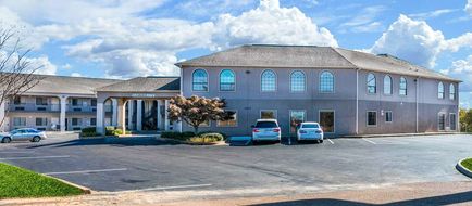 Econo Lodge Inn & Suites Exterior