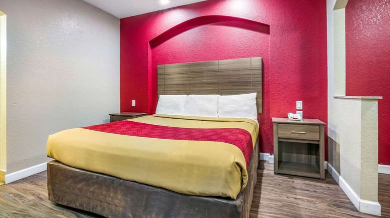 <b>Econo Lodge Inn & Suites Room</b>. Images powered by <a href="https://iceportal.shijigroup.com/" title="IcePortal" target="_blank">IcePortal</a>.