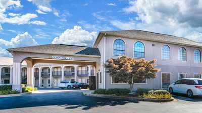Econo Lodge Inn & Suites