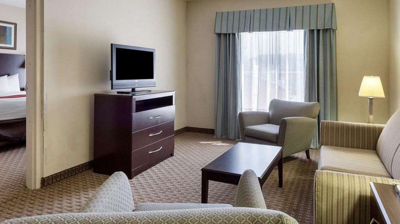 <b>Comfort Suites Suite</b>. Images powered by <a href="https://iceportal.shijigroup.com/" title="IcePortal" target="_blank">IcePortal</a>.