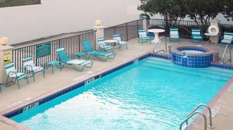 <b>Quality Inn and Suites Clinton Jackson West Pool</b>. Images powered by <a href="https://iceportal.shijigroup.com/" title="IcePortal" target="_blank">IcePortal</a>.