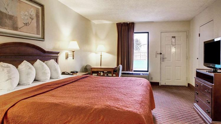 Quality Inn and Suites Clinton Jackson West Room