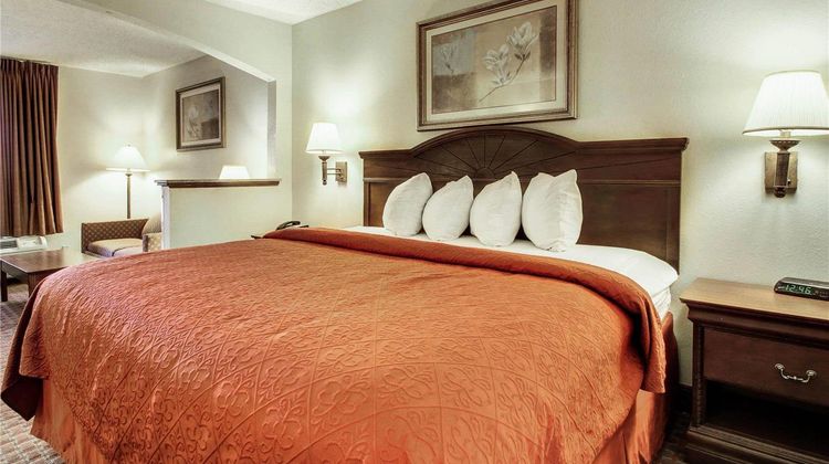 Quality Inn and Suites Clinton Jackson West Suite