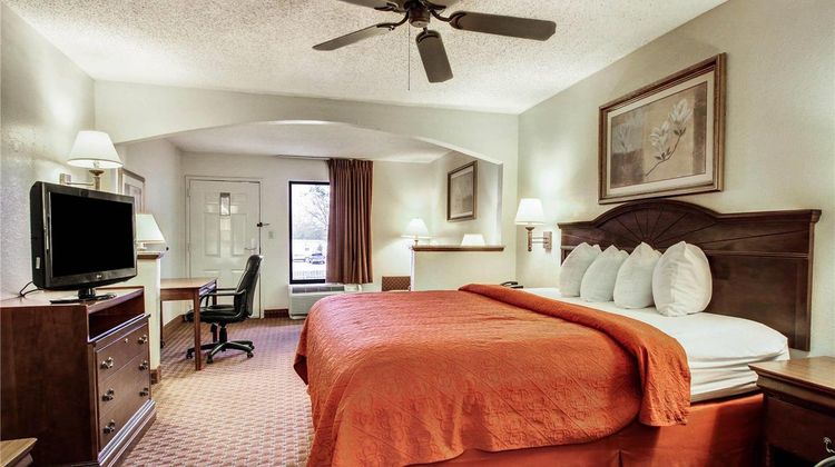 Quality Inn and Suites Clinton Jackson West Suite