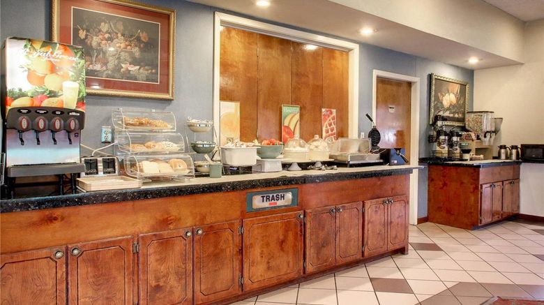 <b>Quality Inn and Suites Clinton Jackson West Restaurant</b>. Images powered by <a href="https://iceportal.shijigroup.com/" title="IcePortal" target="_blank">IcePortal</a>.