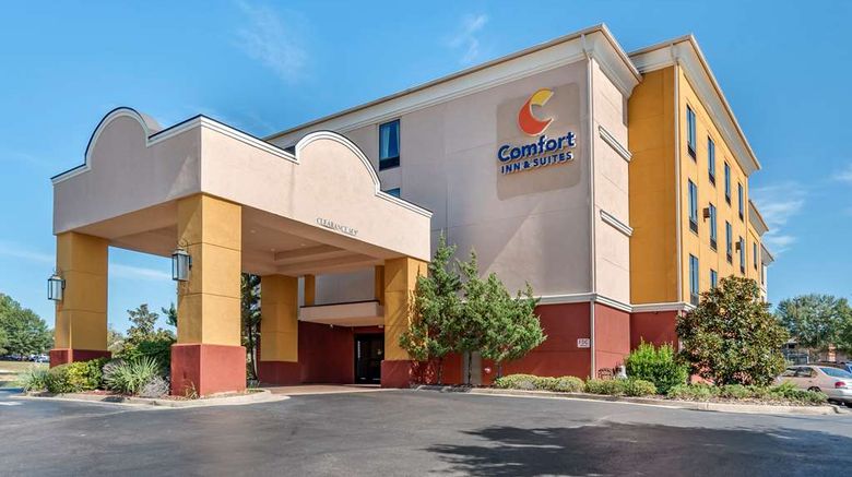<b>Comfort Inn and Suites Clinton Jackson West Exterior</b>. Images powered by <a href="https://iceportal.shijigroup.com/" title="IcePortal" target="_blank">IcePortal</a>.