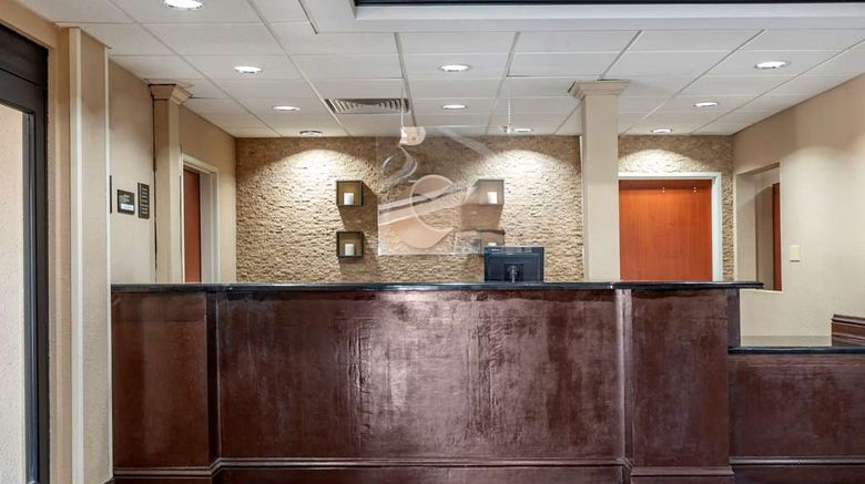<b>Comfort Inn and Suites Clinton Jackson West Lobby</b>. Images powered by <a href="https://iceportal.shijigroup.com/" title="IcePortal" target="_blank">IcePortal</a>.