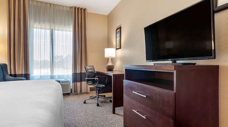 Comfort Inn and Suites Clinton Jackson West Room