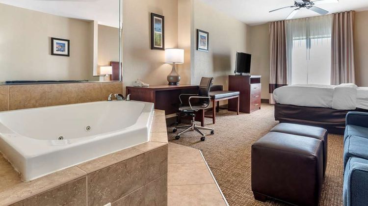 Comfort Inn and Suites Clinton Jackson West Suite