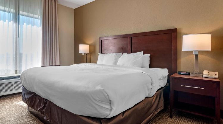 Comfort Inn and Suites Clinton Jackson West Suite