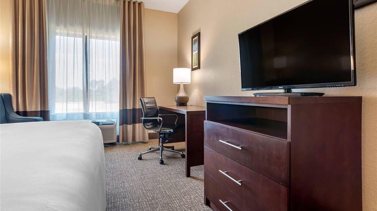 Comfort Inn and Suites Clinton Jackson West Room
