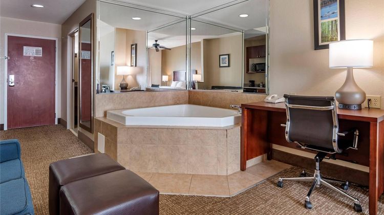 Comfort Inn and Suites Clinton Jackson West Suite