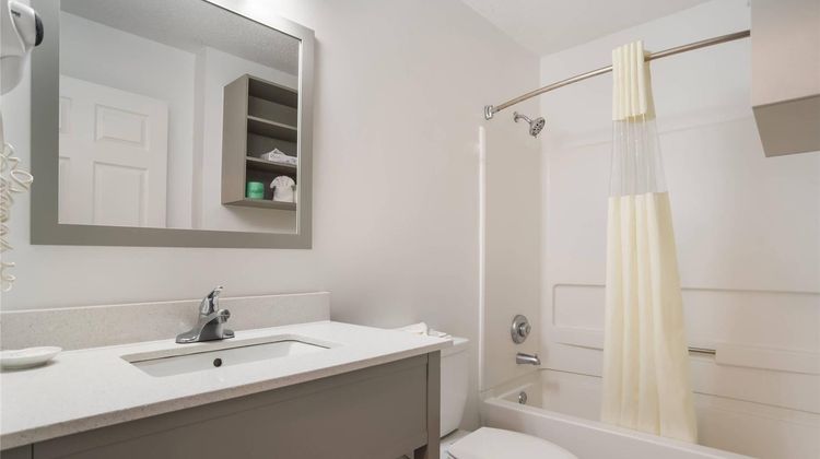 Suburban Studios Biloxi North Area Room