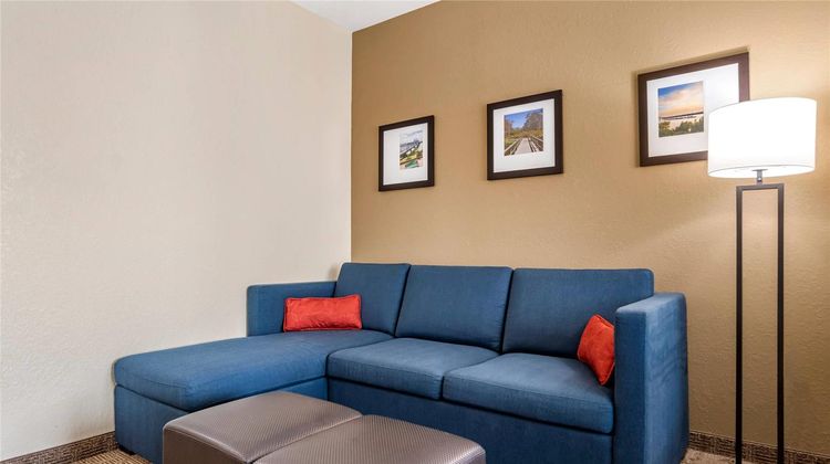 Comfort Suites Suite