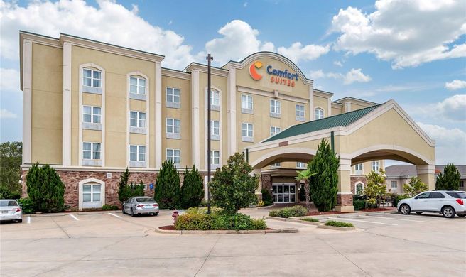 Comfort Suites Exterior