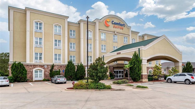 Comfort Suites Exterior