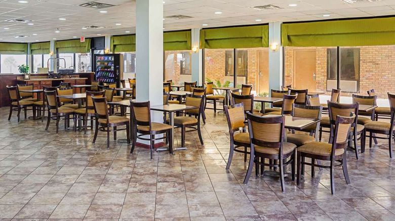 <b>Quality Inn Biloxi Beach Restaurant</b>. Images powered by <a href="https://iceportal.shijigroup.com/" title="IcePortal" target="_blank">IcePortal</a>.