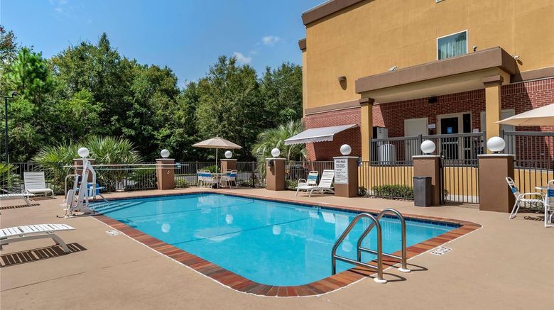 <b>Comfort Suites Biloxi - Ocean Springs Pool</b>. Images powered by <a href="https://iceportal.shijigroup.com/" title="IcePortal" target="_blank">IcePortal</a>.
