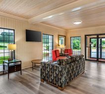 Econo Lodge Inn and Suites Philadelphia Lobby