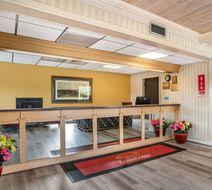 Econo Lodge Inn and Suites Philadelphia Lobby