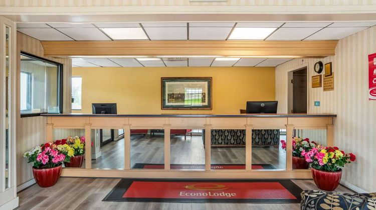 Econo Lodge Inn and Suites Philadelphia Lobby