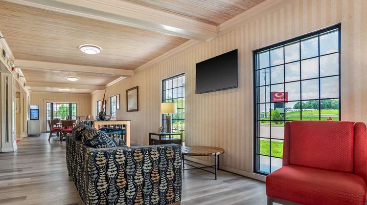 Econo Lodge Inn and Suites Philadelphia Lobby