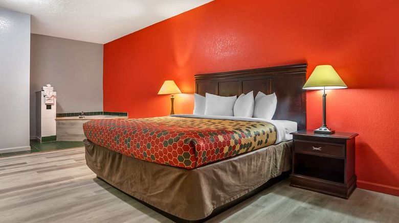<b>Econo Lodge Inn and Suites Philadelphia Suite</b>. Images powered by <a href="https://iceportal.shijigroup.com/" title="IcePortal" target="_blank">IcePortal</a>.