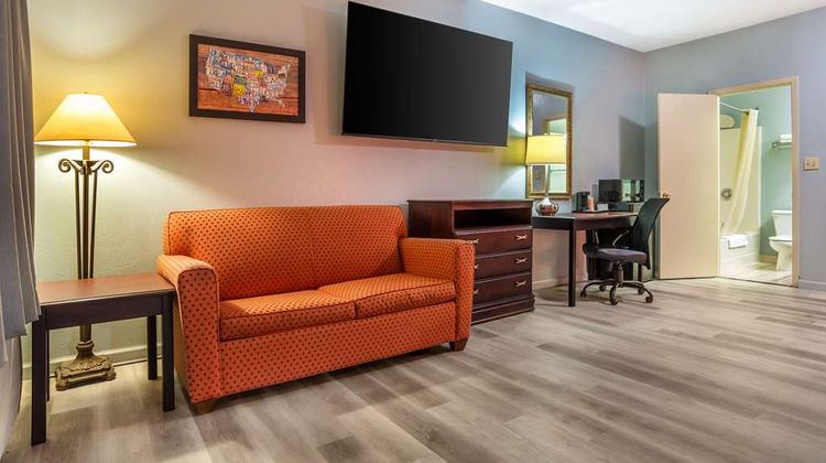 Econo Lodge Inn and Suites Philadelphia Suite