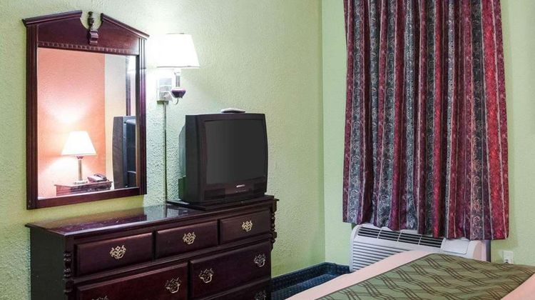 Econo Lodge Room