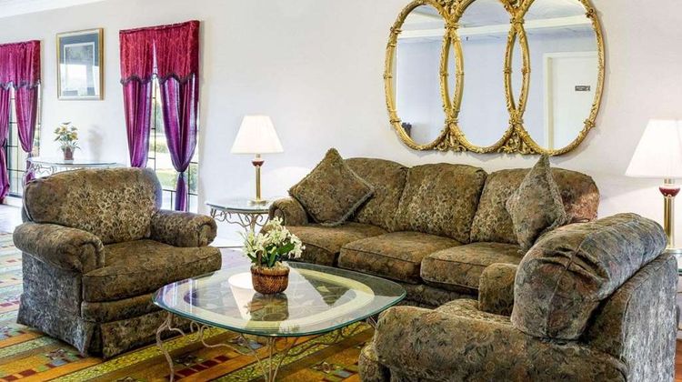 Econo Lodge Lobby
