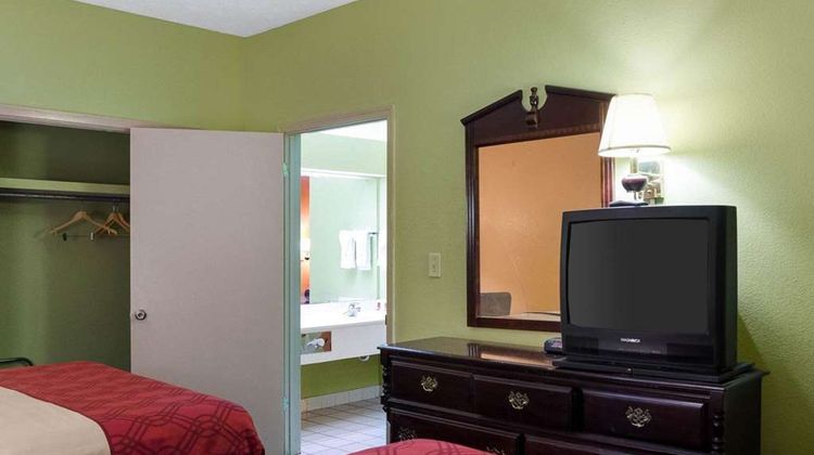 Econo Lodge Room