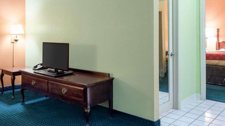 <b>Econo Lodge Suite</b>. Images powered by <a href="https://iceportal.shijigroup.com/" title="IcePortal" target="_blank">IcePortal</a>.