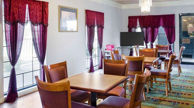 <b>Econo Lodge Restaurant</b>. Images powered by <a href="https://iceportal.shijigroup.com/" title="IcePortal" target="_blank">IcePortal</a>.