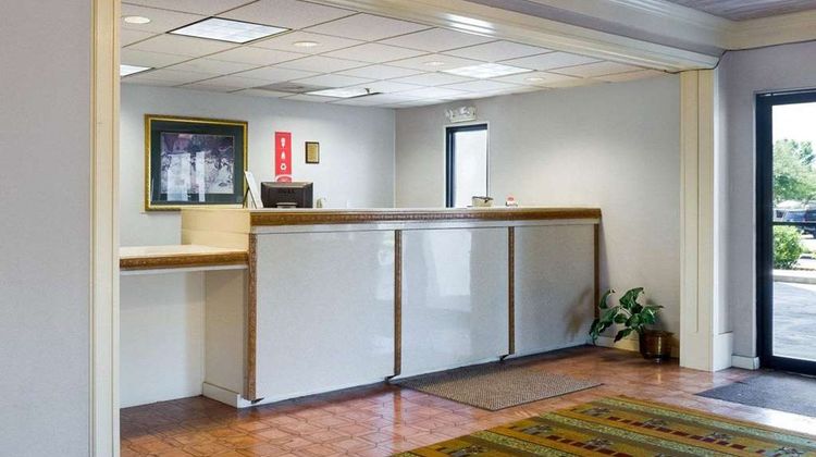 Econo Lodge Lobby