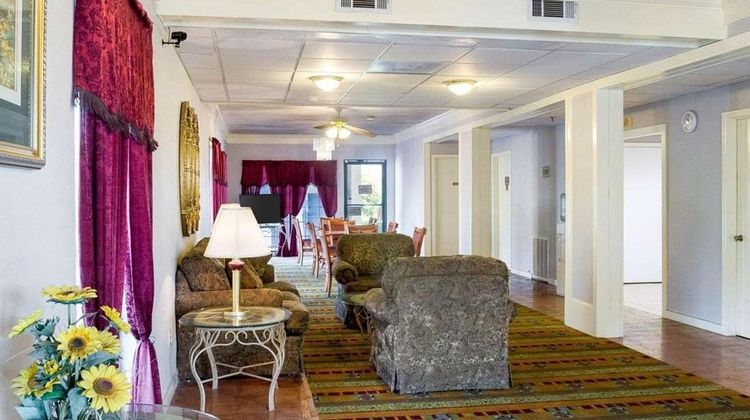 Econo Lodge Lobby