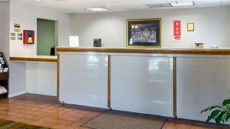 Econo Lodge Lobby
