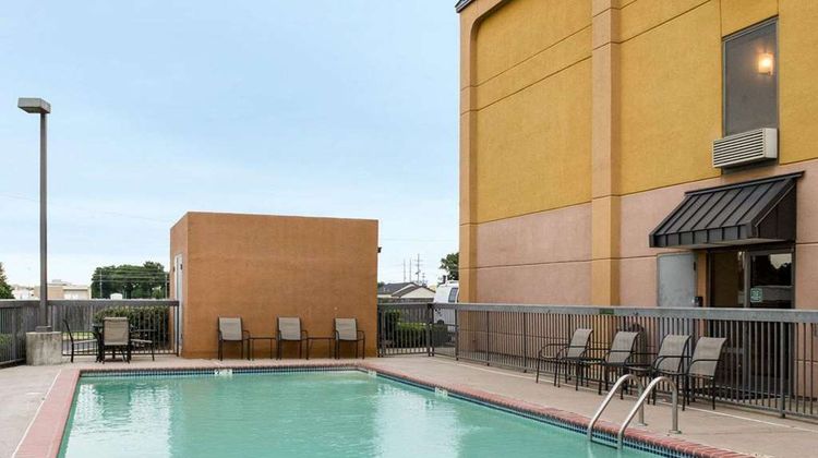 Quality Inn Cleveland Pool