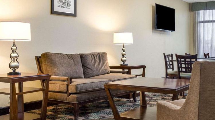 Quality Inn Cleveland Lobby