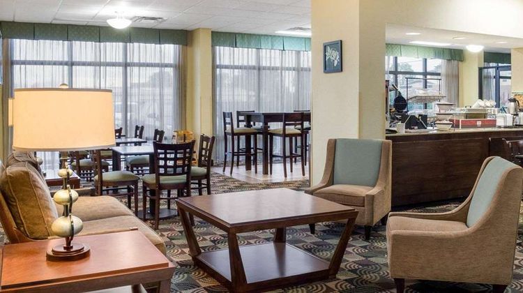 Quality Inn Cleveland Lobby