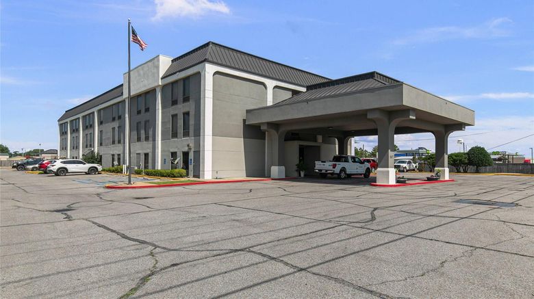<b>Quality Inn Cleveland Exterior</b>. Images powered by <a href="https://iceportal.shijigroup.com/" title="IcePortal" target="_blank">IcePortal</a>.