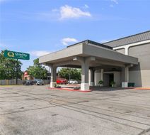 Quality Inn Cleveland Exterior