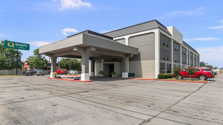 Quality Inn Cleveland Exterior